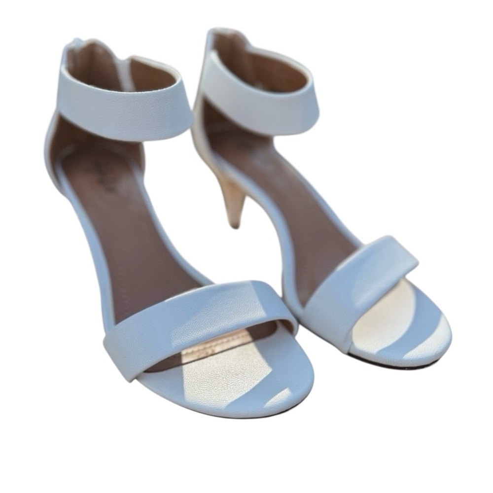 Women's White Kitten Heels size 6